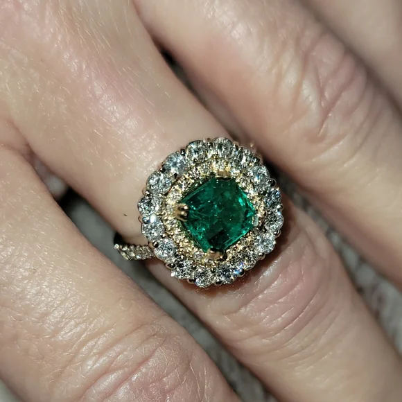 Gift Idea: Genuine appraised 2.88 Carat Emerald 14KT Two-Tone Gold Diamond Ring - Picture 3 of 11